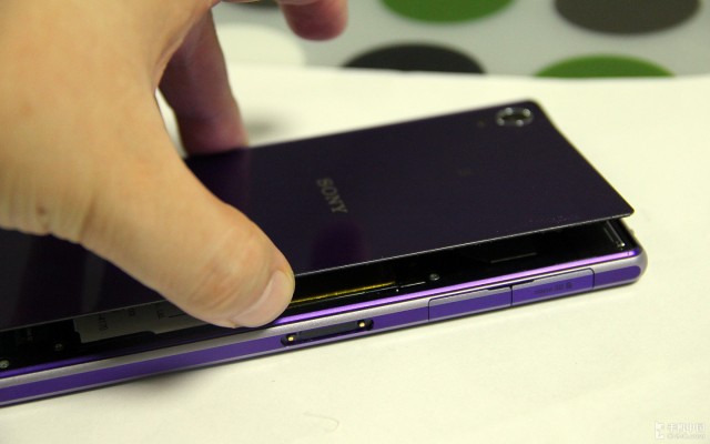 Xperia Z1 disassembly guide_3
