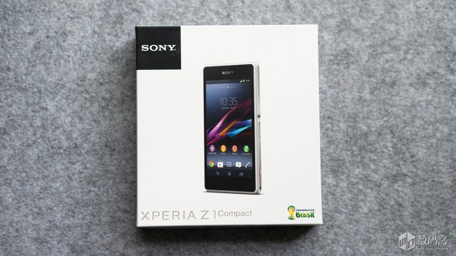 Xperia Z1 Compact Retail Packaging_1