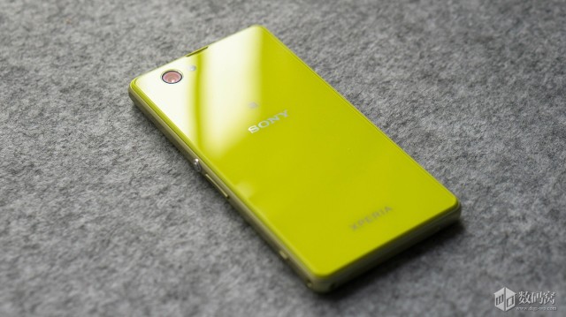 Xperia Z1 Compact Retail Packaging_12