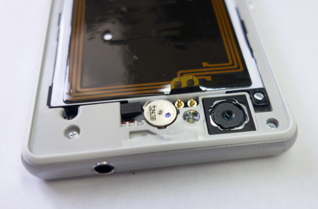 Xperia Z1 Compact Disassembly_7