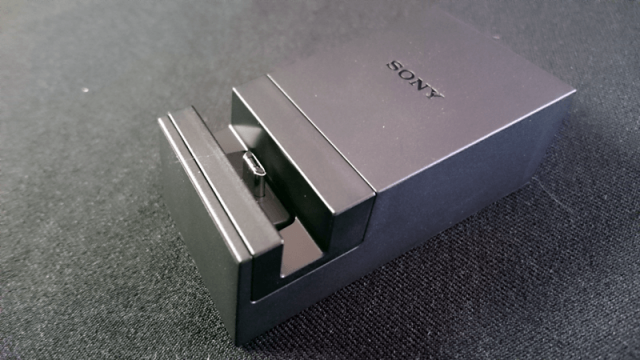 Sony Micro USB Charging Dock DK52 Hands-On_4